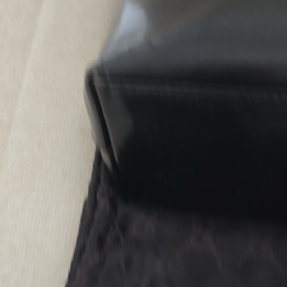 Elegant Black Leather Tote Bag - Picture 9 of 10